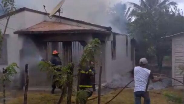 Apresan hombre por incendiar vivienda de su madre en Bonao