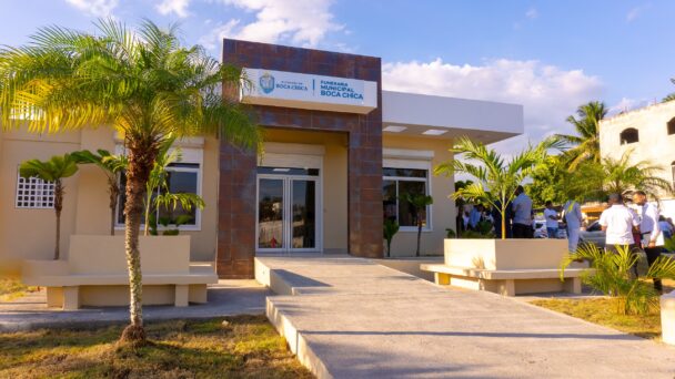 Entregan funeraria de Boca Chica remozada y transformada
