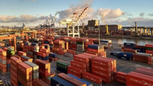 Argentina exime impuestos a exportaciones industriales