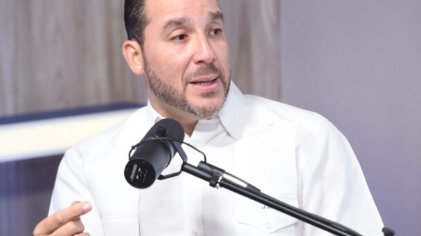 Joel Díaz critica el silencio del PRM ante la crisis por alza de combustibles